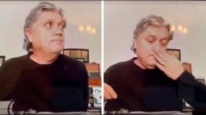 Senador Navarro es viral por rascarse el trasero y olerse la mano en plena videollamada