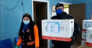 Efectivos de la Armada de Chile realizan tareas de apoyo a la comunidad