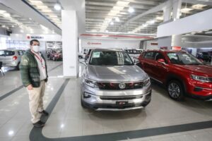 Con bonos de descuento de hasta $800 mil reabre venta automotriz