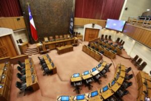 Senado aplazó para hoy votación de  proyecto para poner límite a la reelección