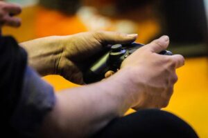 Alcohol, drogas y videojuegos: las adicciones que puede crear una pandemia y la cuarentena