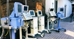 Gobierno entregó 6 ventiladores a Hospital de Iquique: Mañalich destacó baja de contagios en la zona