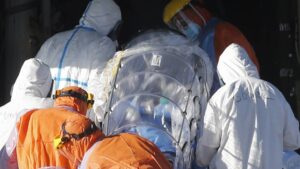 Epidemiólogos de Johns Hopkins creen que las cifras oficiales en América Latina son erróneas