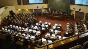 Polémico proyecto de rebaja de la dieta parlamentaria está llegando a su fin