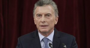 Piden indagar a Macri por espionaje a 400 periodistas y líderes sociales en Argentina