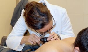 La pandemia golpea a todos: caída de consultas médicas particulares han disminuido un 60 por ciento