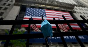 Wall Street abre al alza y se encamina a cerrar la semana con ganancias