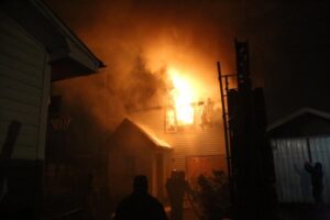 Incendio destruyó vivienda interior en el Barrio 18