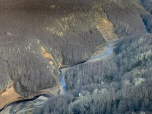 Sobrevuelan río de Las Minas para verificar su condición