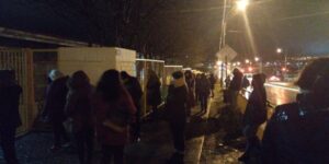 Grandes filas en la Escuela Manuel Bulnes causan molestias en los vecinos