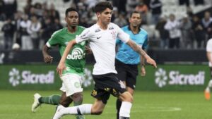 Angelo Araos entre los ocho futbolistas contagiados con COVID-19 en Corinthians