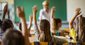Dos colegios particulares y uno municipal alcanzan el nivel Alto en categoría de desempeño de la educación