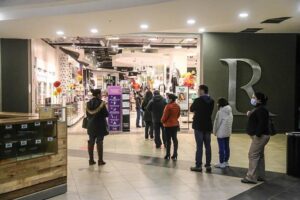 Lenta reapertura de tiendas da señales de la 