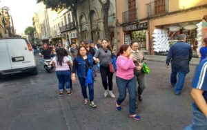 Fuerte terremoto de magnitud 7.5° sacudió el sur de México