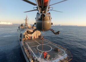 Armada de Chile realizó reaprovisionamiento de Bases en el Territorio Chileno Antártico