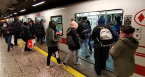 Encuesta: un 59% de los capitalinos tiene en su hogar a alguien que salió a trabajar en cuarentena