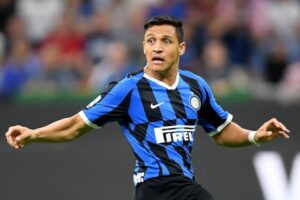 Alexis iría de suplente: Inter de Milan visita al Napoli por semis de la Copa de Italia