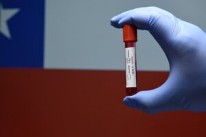 Minsal emite listado de comunas con más casos activos de coronavirus en cada región del país