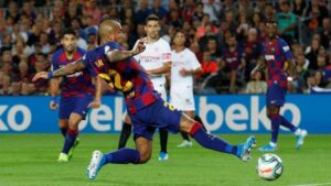 Vidal podría ser titular: Barcelona visita al Sevilla buscando consolidarse en la punta te La Liga