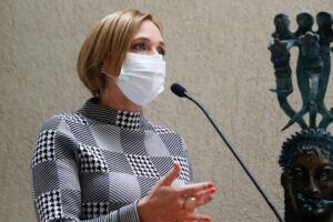 Senadora Goic exigió mantener inhabilidades a autoridades que postulen a cargos públicos