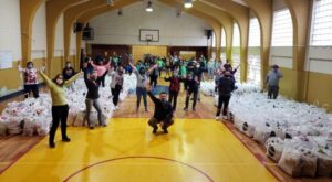 Voluntarios de Santo Tomás apoyan en campaña solidaria