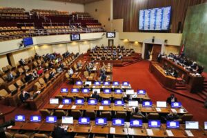 Límite a la reelección: el día en  que los diputados escucharon  la demanda ciudadana de  renovar el Parlamento