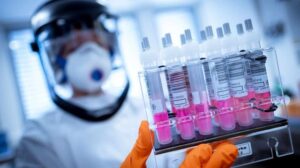“Para este año es muy difícil”: OMS advierte que vacuna contra el coronavirus tardará entre 10 y 12 meses en llegar