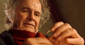 Muere Ian Holm, actor que interpretó a Bilbo Bolsón en El Señor de los Anillos