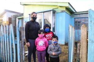 Familia con cuatro pequeños hijos pidió ayuda tras mudarse a casa abandonada