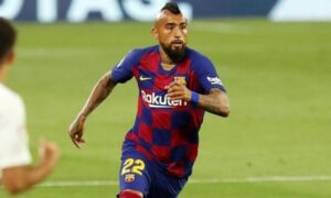 Vidal sería desde el arranque: Barcelona recibe al Atlético de Madrid en duelo clave por La Liga