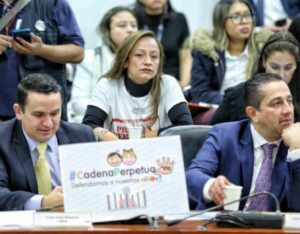 Colombia aprueba castigar con cadena perpetua a violadores de niños