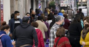 OCDE prevé que Chile tendrá la recesión más profunda desde 1982: PIB caerá 5,6% este año