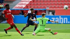 Aránguiz jugó todo el partido: Leverkusen cayó ante el Bayern Munich que sigue su camino al título