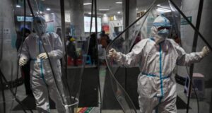 EEUU registra 705 fallecimientos por coronavirus en 24 horas