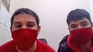 Formalizan a dos manifestantes por encender bengalas en una marcha
