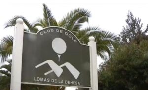 Club de golf fue multado por permitir a personas jugar durante la cuarentena