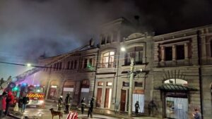 Fuego afectó estructura en casco histórico de Punta Arenas