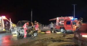 Fuerte impacto entre dos automóviles deja dos personas lesionadas en Puerto Natales
