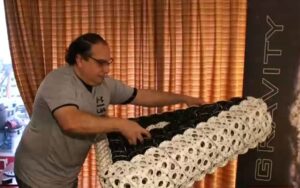 Ingeniero chileno promete revolucionar la tecnología con invento que “controla la gravedad”