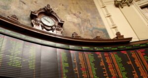 Bolsa de Comercio de Santiago registra desempeño menos negativo e IPSA marca leve contracción
