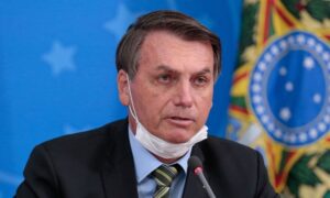 Presidente de Brasil Jair Bolsonaro da positivo a test por Covid-19