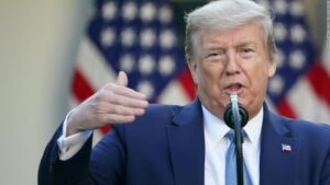 Presionadas por Trump, autoridades sanitarias de EEUU impulsan apertura de escuelas