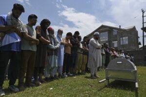 En una semana hombre se casó y murió de Covid-19: 111 asistentes a la boda y funeral se contagiaron