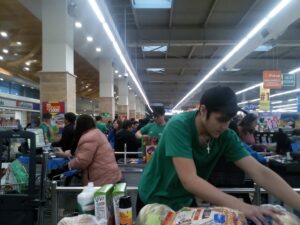 Ventas de supermercados cayeron un 20 por ciento