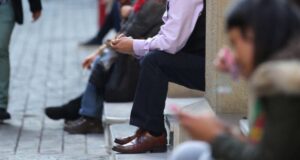 Experto advierte que desempleo real en Chile será mayor al 27% en próximos meses