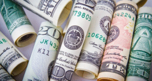 Dólar parte la semana repitiendo la sostenida tendencia a la baja de los últimos días