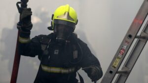 Piñera promulga ley que endurece sanciones contra quienes agredan a bomberos durante sus labores