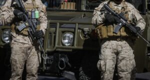 Personal de Ejército utilizó su armamento en medio de un ataque en toque de queda: 2 civiles heridos