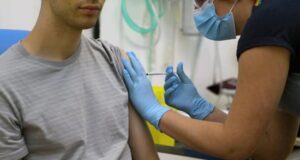 Gobierno anuncia primeros ensayos de vacunas contra Covid-19 en Chile: será a inicios de agosto