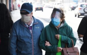Gobierno anuncia desconfinamiento gradual de los adultos mayores de 75 años